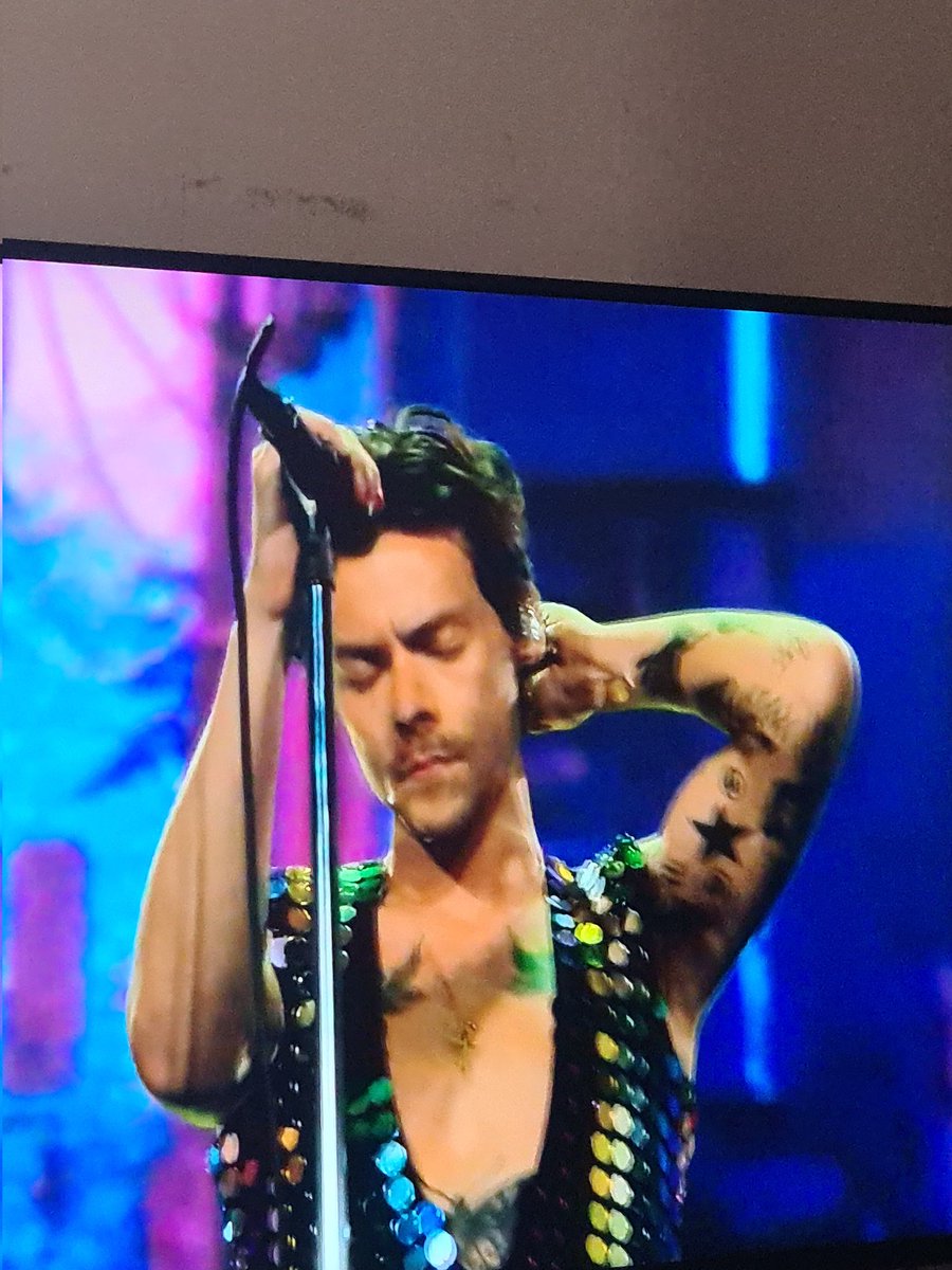 salesy67's tweet photo. Currently in bed with Harry Styles..
I might be a while...
#Harrychella
#HarryStyles #happydebbie https://t.co/qrjSfZfbMg