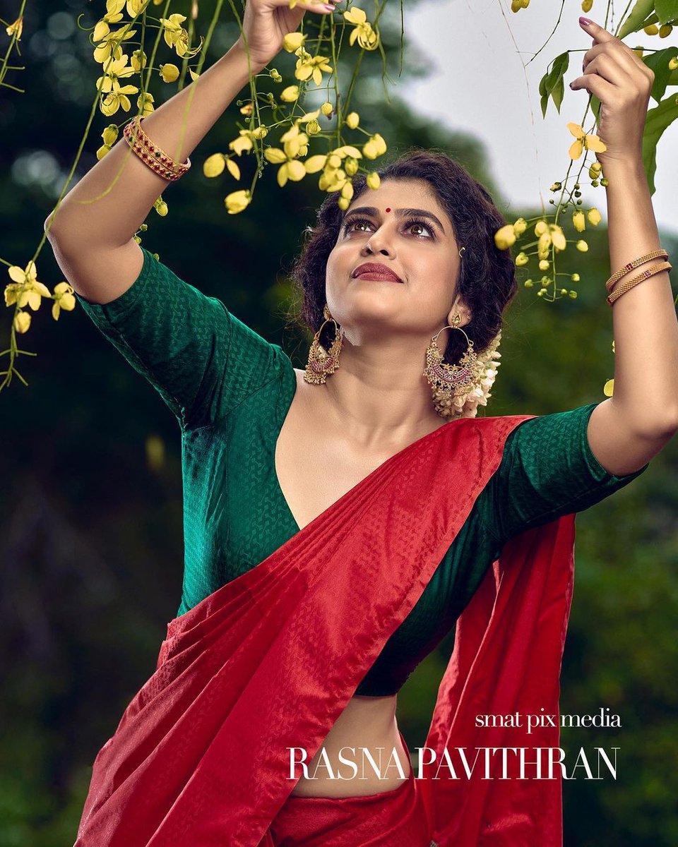 Samsboy69's tweet photo. Perfect saree show by Rasna 😋😍 

#Rasnapavithranhot https://t.co/e0cvKuuZFI
