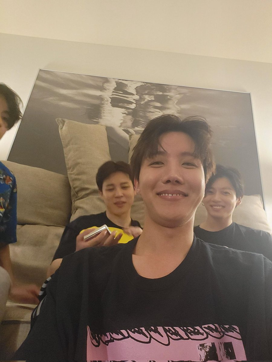 เต๋ย．·°∴♡💗🌧️✨ tweet media