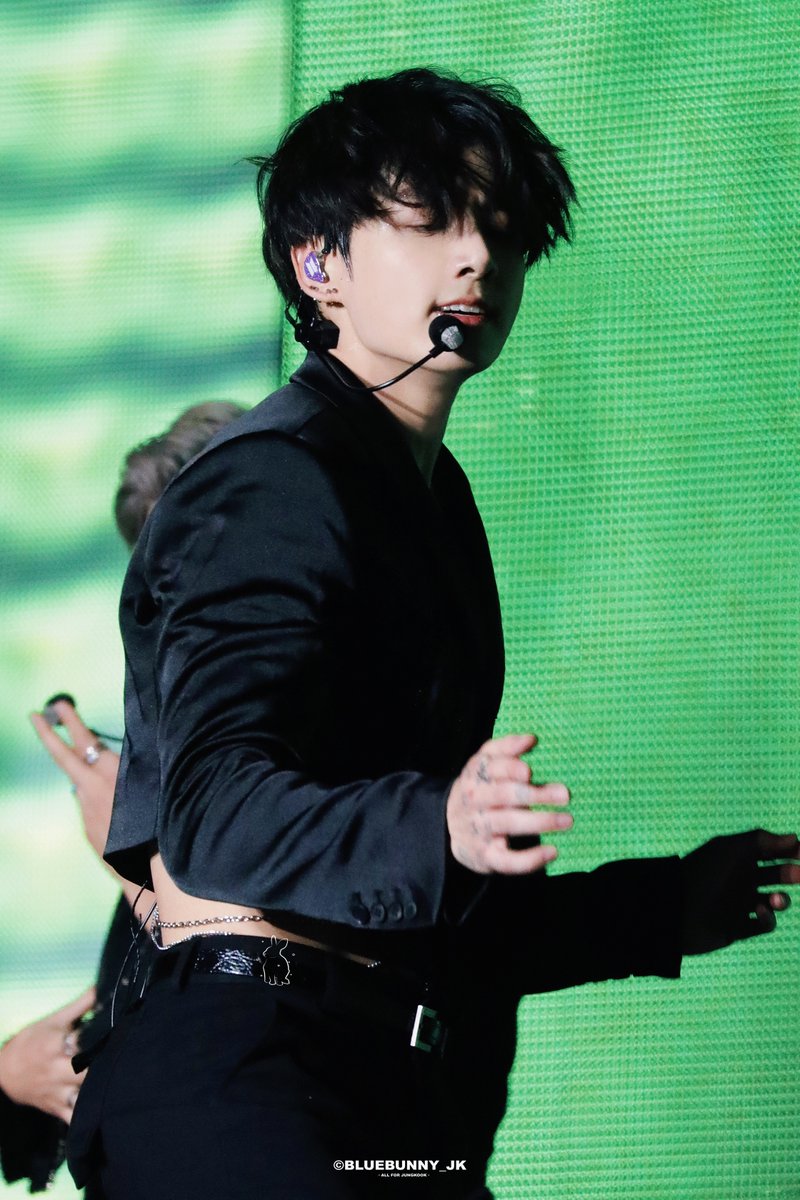 BlueBunny0901's tweet photo. 220415 PTD on Stage LV
OMG...
#jungkook #JUNGKOOK #JK #BTS            
#전정국 #정국 #방탄소년단 #ジョングク #PTD_ON_STAGE_LV
@BTS_twt https://t.co/T5r3MSqyyC