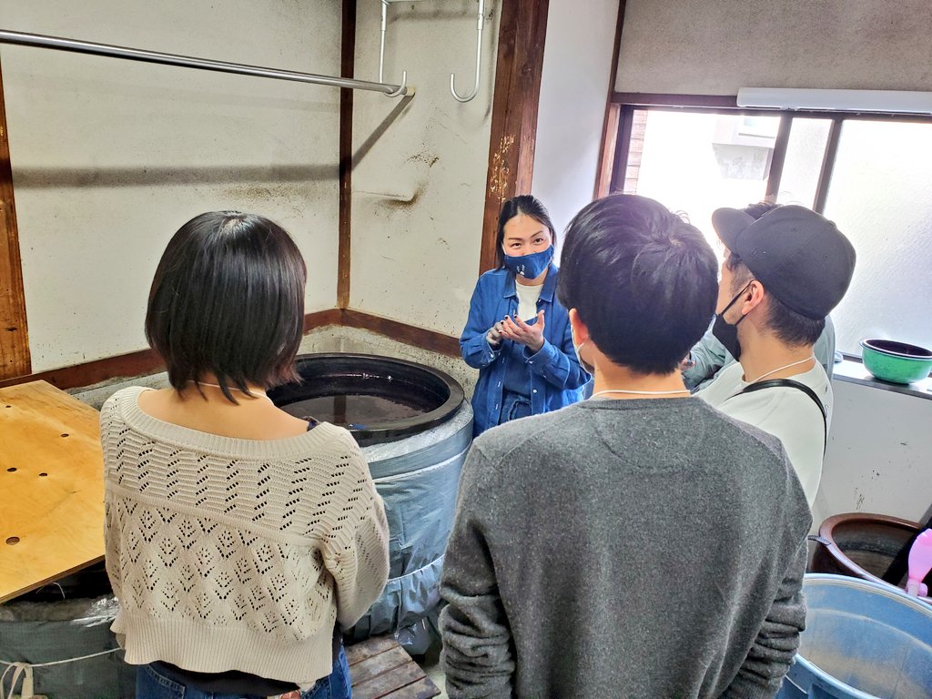 shiori_skmt's tweet photo. 江戸時代から続く伝統工芸『藍染』を学びに富山県魚津市鹿熊に来ているのですが、農村が素敵すぎて踊り出したくなっちゃうくらいテンションあがっています。 

#旅の記憶に人が残る
#キャリ旅 #TRAPOL https://t.co/X25sBeWDe8