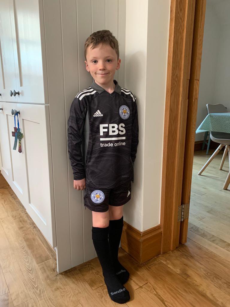 Happy 7th birthday to our Charlie in his new goalie kit x #massiveleicesterfan @dan_ward52 <a href="/jenniburn33/">Jenny</a>