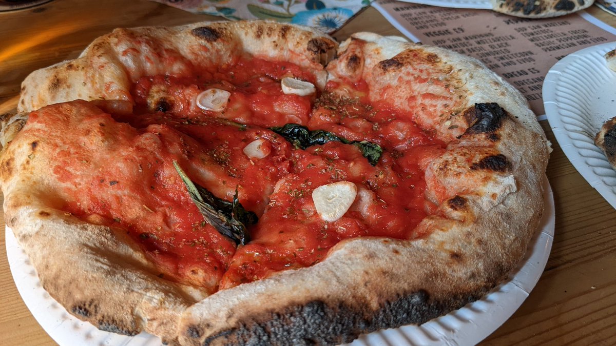 VeganOlive1's tweet photo. Great evening #Beershack #Clitheroe with the awesome #MarleysPizza 💯 #Vegan THE best ever with a pint of @hofmeister_beer .. Fabulous start to the Easter weekend last night ☺️😍🍻😋👍♥️🌱🌻🍕🍕🍕🍕🍕 https://t.co/taqptLgT60