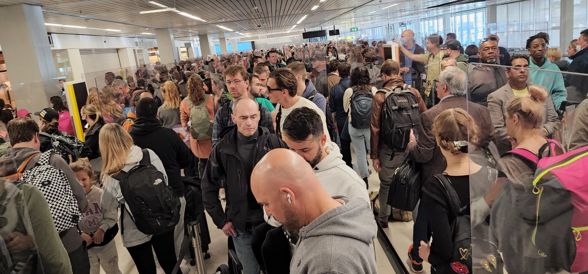 farmsteadgal's tweet photo. @Iamsterdam 
The dark side of travel...extra.checks...short staffed... the lineup for the vaccination checks at #schipol this morning....#hours  #andhours https://t.co/zpR6yuOLYJ