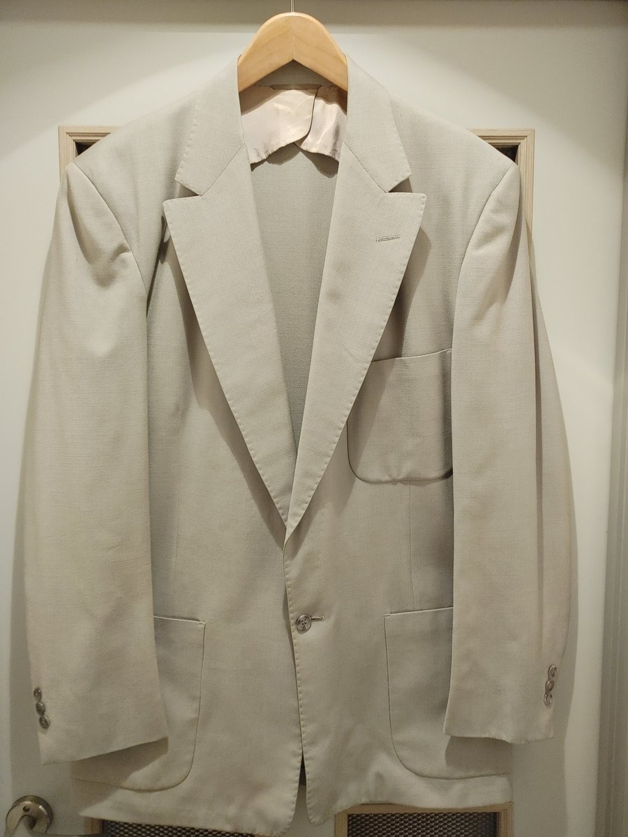 YosukeFunabashi's tweet photo. Vintage 1950s Foreman & Clark Wide Peaked Lapel One Button Jacket!
#706union
#50sstyleclothing
#vintageclothing
#elvisstyle
#hollywoodjacket
#fleckjacket
#warpandwoof
#midcentury
#fleckpattern
#sharkskinjacket
#elvispresley https://t.co/QzWjx4ZicS