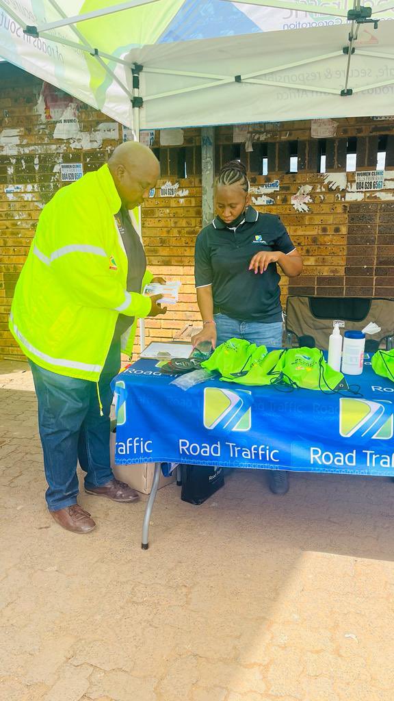 TrafficRTMC's tweet photo. #RoadSafety campaign at Hartswater Taxi Rank focusing on #seatbelts, and passenger safety. https://t.co/he5QjDuhS6
