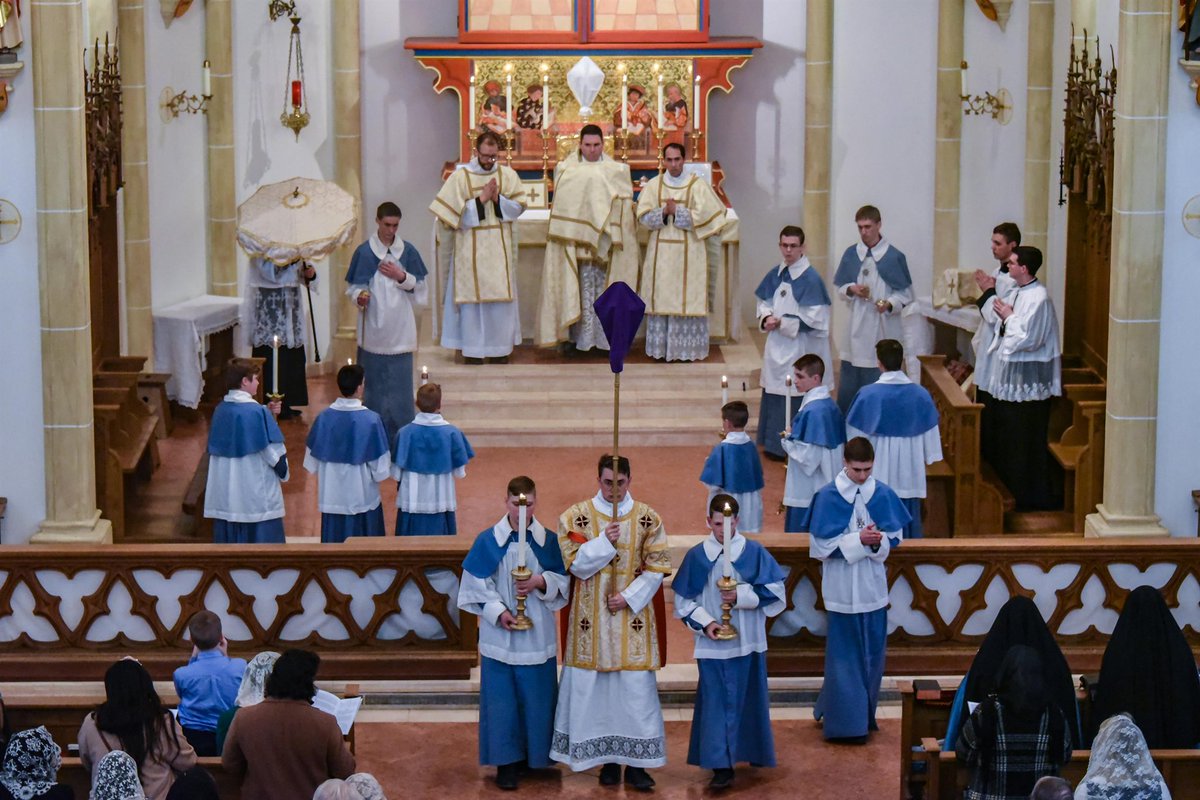 MaryOratory's tweet photo. Maundy Thursday at St. Mary’s Oratory, 2022 

MANY more photos here: https://t.co/B8YO2KnmY2

#holyweek #lent #passiontide #holythursday #catholic #holytriduum #triduum #icksp #stmarysoratory #tradition #tlm #latinmass #pre55 https://t.co/WhGNotwAWQ