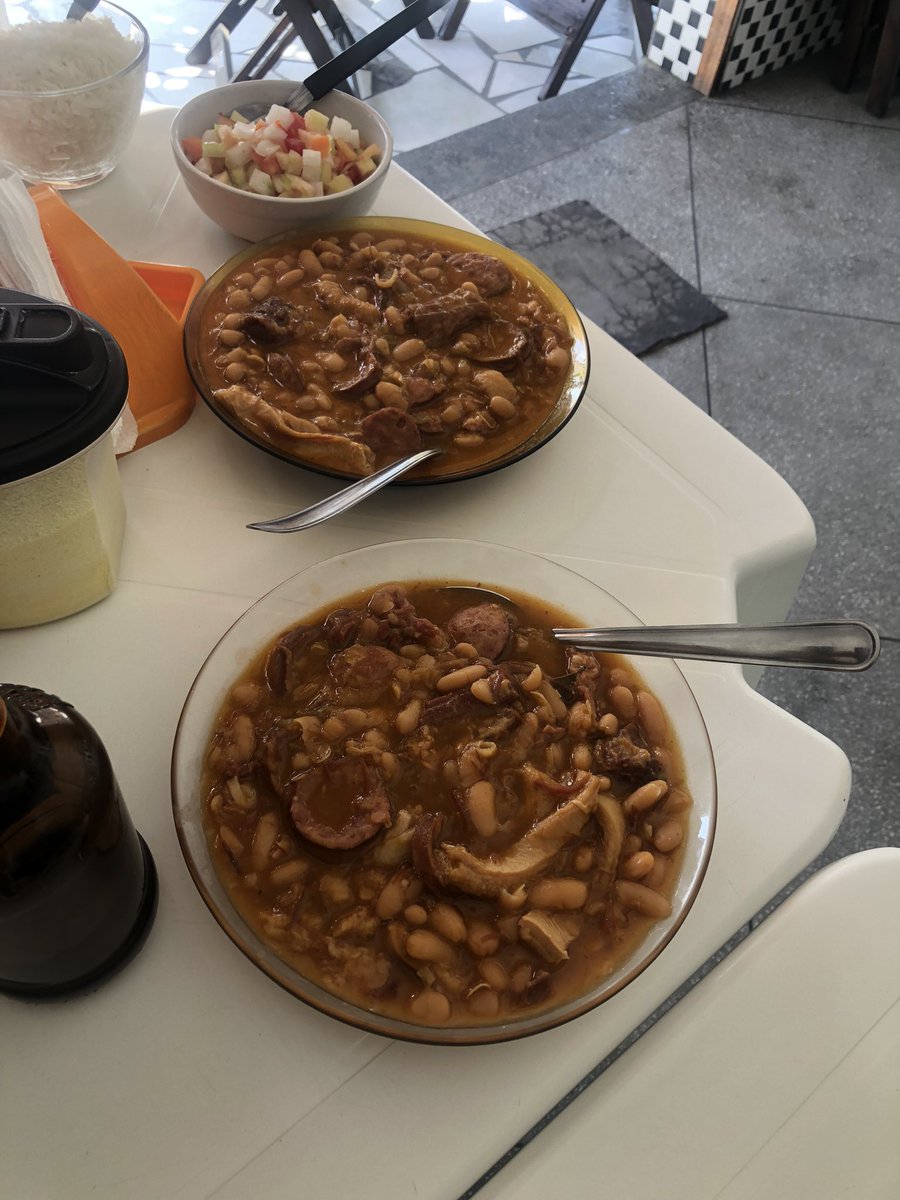 Depois da feijoada destruída, digo, desconstruída de Chay Sued, na promoção por R$380, indico um lugar 🔝 . No próximo post mando o endereço…