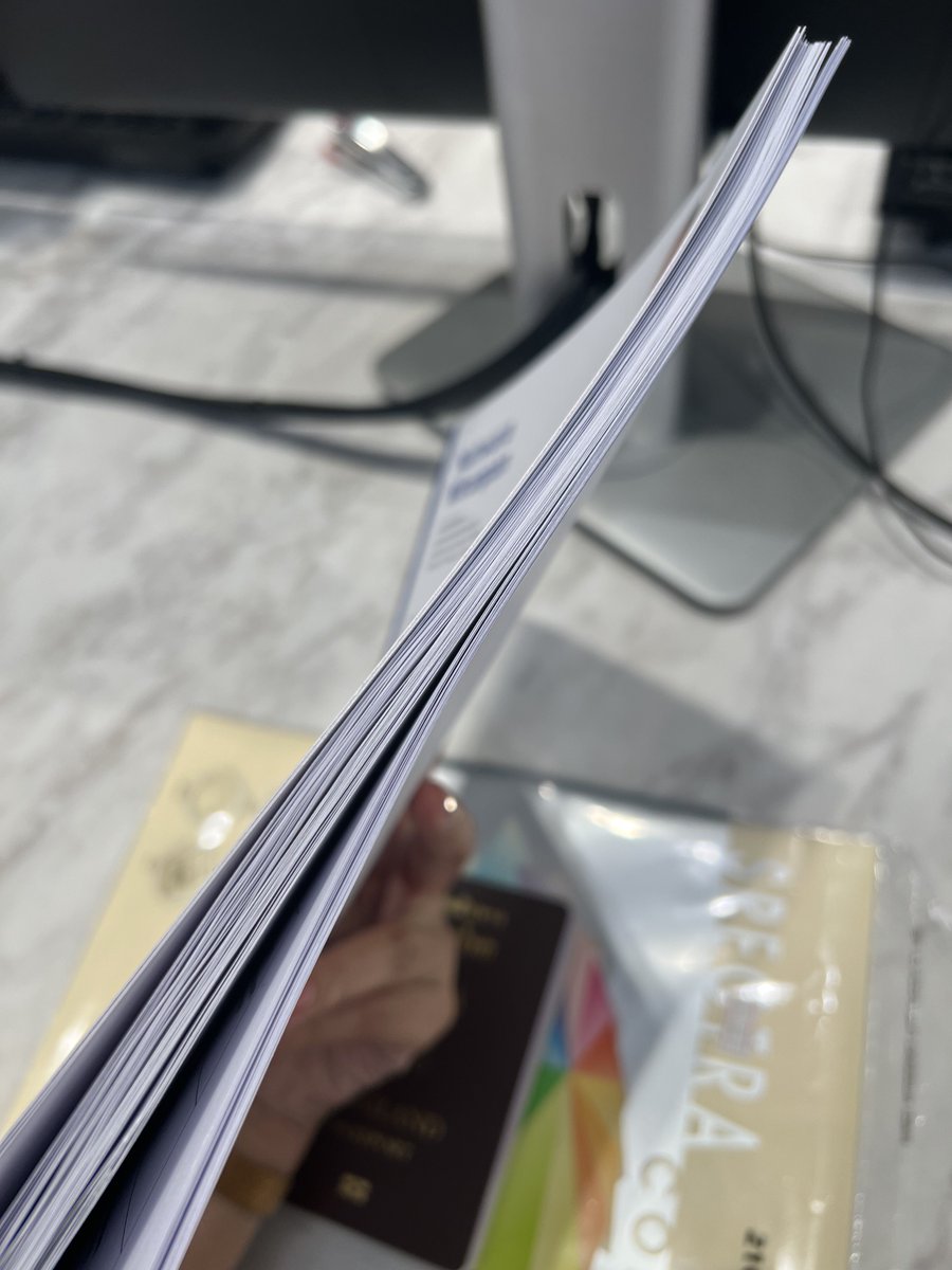 สุดมากค่ะ ปริ้นงานพารากอน ปึกนี้830บาท เรซูเม่2ใบ นอกนี้นเอสี่เฉยๆเลย สีขาวดำก็ใบละ15บาท ปกติมันราคาขนาดนี้เลยหรอ