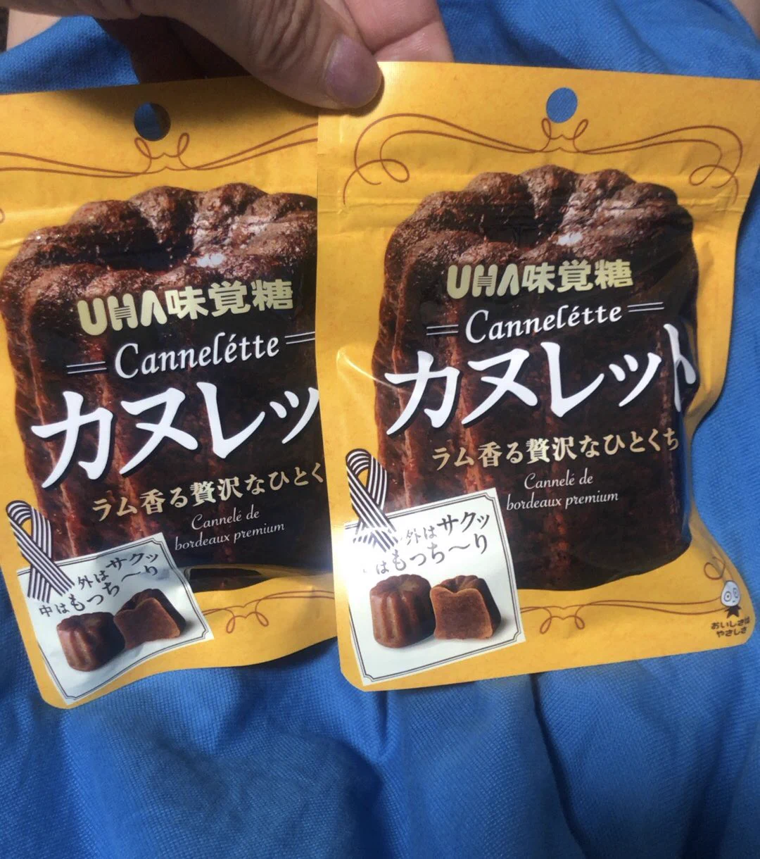 ローソンで見つけた✨
なんか、中グミみたいで
想像と違って
一瞬
慄いたけど
あれ
うまい
なんだか
カヌレじゃん！😆
だったよ
ロブションのカヌレが1番すき
だけど
これも美味しい♡  