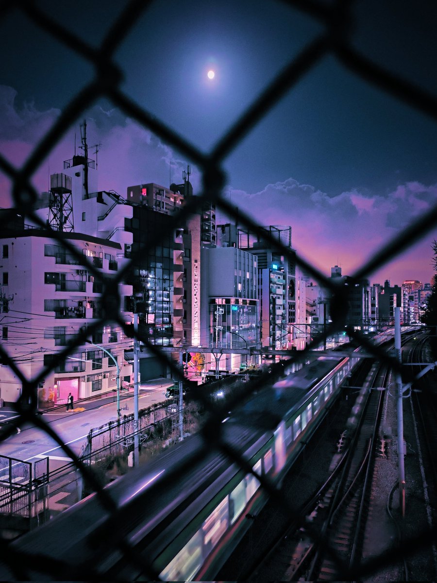 Vlad Savov tweet media