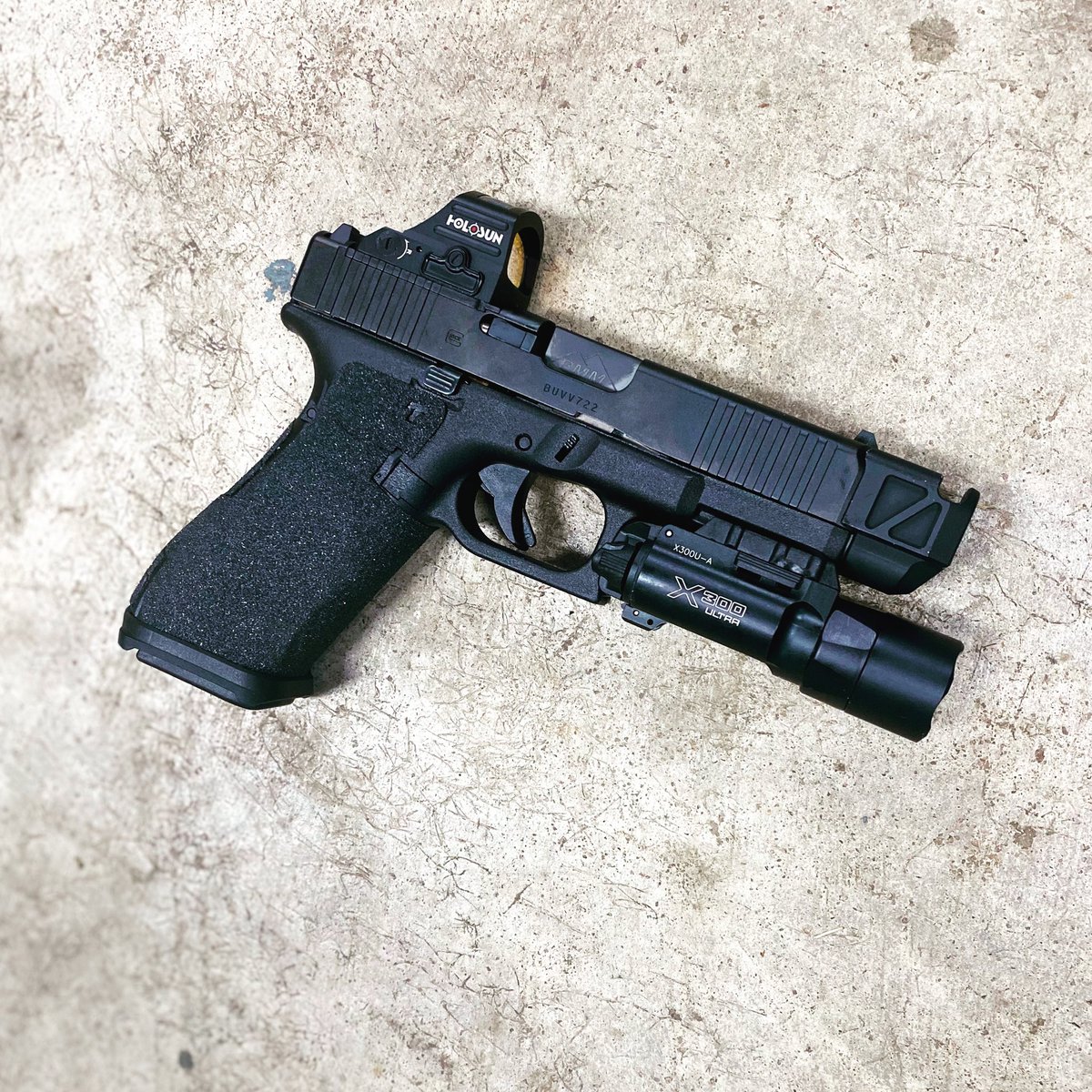 The_Tylerh's tweet photo. 🔫🔫🔫 #G45 #9mm #glock #handgun #PMM #parkermountainmachine #Holosunoptics #Holosun #Surefire #x300 #glockmos https://t.co/7FXBQV75LF