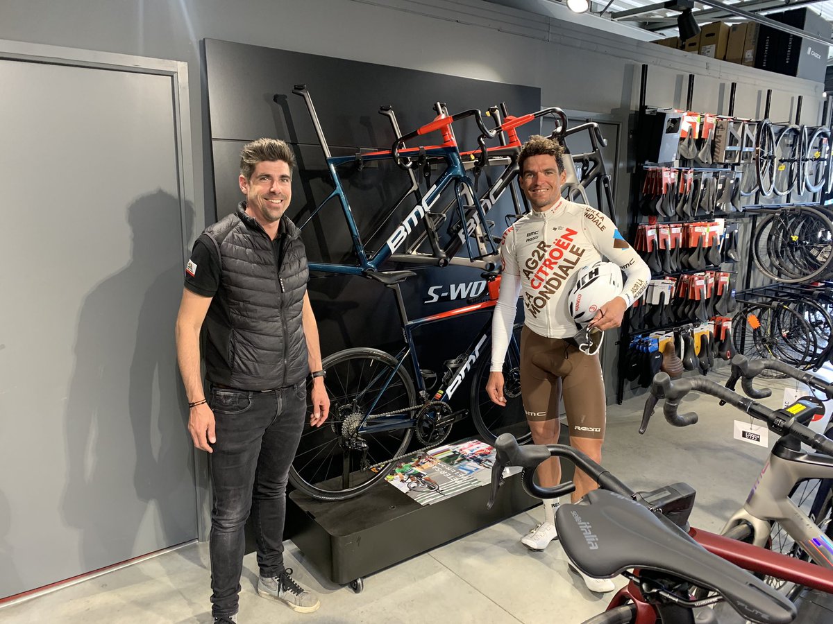 sebminard's tweet photo. Merci @GregVanAvermaet pour ton passage dans notre magasin la bicyclette compiegne. Bon Paris Roubaix guerrier https://t.co/ZBhf3zqu73