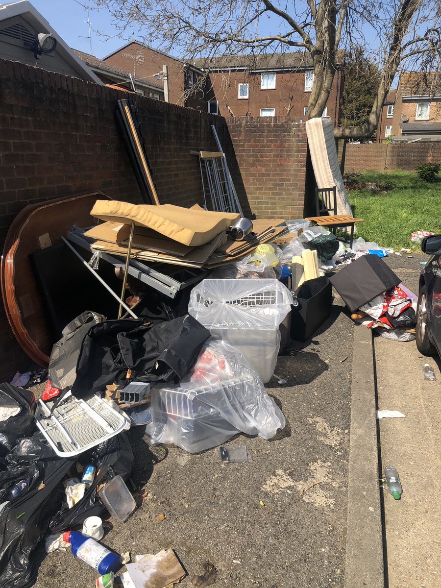 Paul_zRoberts's tweet photo. So much for fly tipping improving in the borough @NewhamLondon https://t.co/mcwuwvrKuP