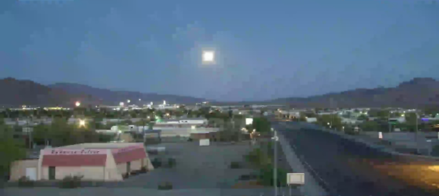 ArizonaDOT's tweet photo. QUIZ TIME!

Do you know the location of the AZ511 camera that took this photo?

You have five hours to guess before the answer is revealed.

#AZ511 https://t.co/5VcNsNR2kd