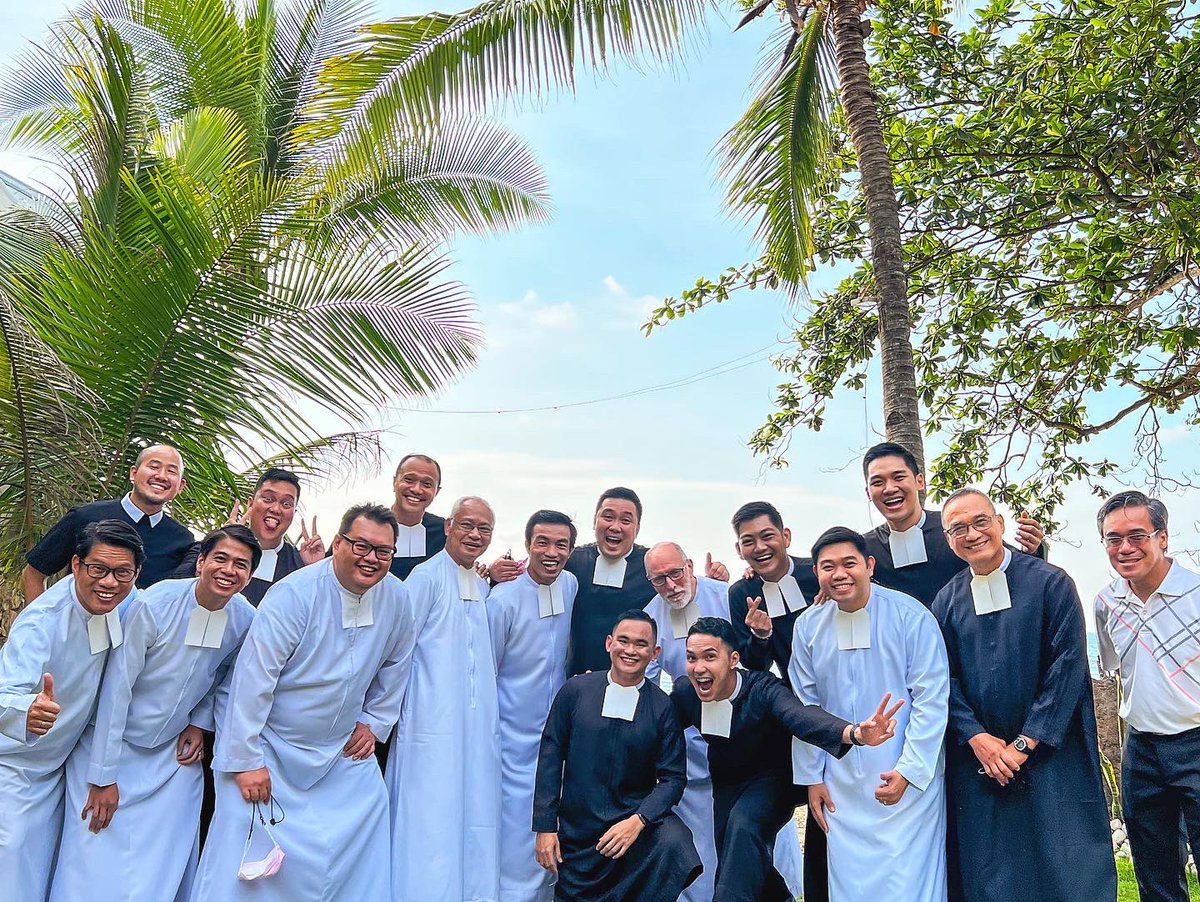 brwinfsc's tweet photo. Christ is Risen! Alleluia, Alleluia! 🙏🏼✨
Happy Easter from the De La Salle Brothers of Visayas and Mindanao (Bacolod, Iligan, Ozamiz)!
#HWR2022
#HolyWeekRetreat2022
#FSCVocations https://t.co/QKOSavm23F