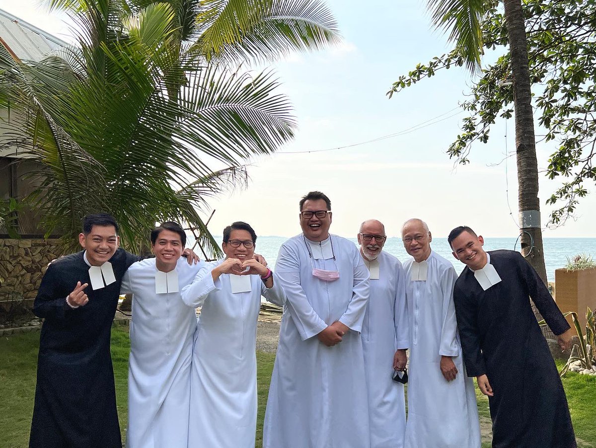 brwinfsc's tweet photo. Christ is Risen! Alleluia, Alleluia! 🙏🏼✨
Happy Easter from the De La Salle Brothers of Visayas and Mindanao (Bacolod, Iligan, Ozamiz)!
#HWR2022
#HolyWeekRetreat2022
#FSCVocations https://t.co/QKOSavm23F