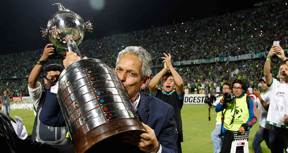 HumoVerdolaga's tweet photo. Profe querido, @ReinaldoRuedaDT celebramos tu vida, celebramos tu cumpleaños. Gracias por tantas alegrías, la hinchada verdolaga te desea un día especial junto a los tuyos. ¡Te amamos, campeón del continente! @PFVELASCO @BernardoRedinDT https://t.co/Cogrtia2vu