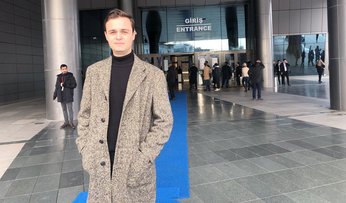 20 yaşındaki üniversite öğrencisi ve İYİ Gençlik Üyesi #AlpEmeç,
içinde "saray" geçen bir atasözünü sosyal medyada paylaşıp sonra silmesine rağmen tutuklandı. 
Hukuk devletini,
önce "Parti Devleti"ne,
şimdi de "Saray Devleti"ne çevirdiler.
#YazıklarOlsun
#AlpEmeçSerbestBırakılsın