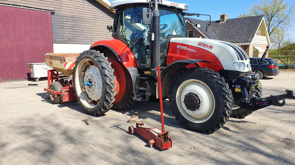 RijkJoost's tweet photo. @VOFvBeusichem Tuurlijk wel! Al is dit eerder #weekendhobby! Alles klaar maken voor 🥔 poten dinsdag. https://t.co/2GD0wTsBeQ