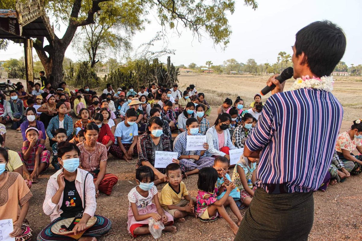 hnw92's tweet photo. Regular evening strike to protest against Military Dictatorship by Locals from a village in LetPaDaung Area.

#RevolutionaryThingyan
#2022Apr16Coup
#WhatsHappeningInMyanmar https://t.co/SEmvOyUMwA