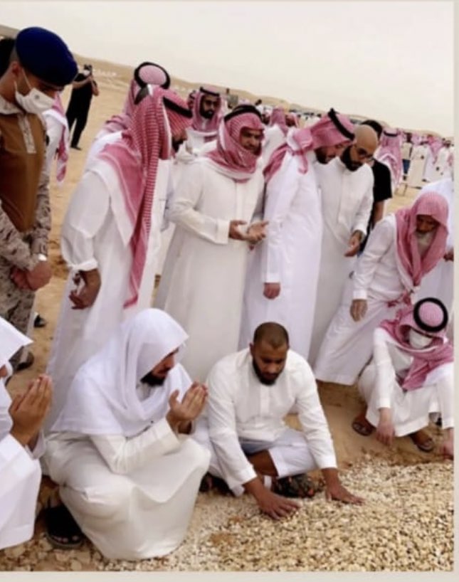 Xv87x's tweet photo. #عبودي_باد اشعر بهذاالألم واعرفه جيداالم مبرح يبدأ من هذه اللحظه وهذاالمكان ولاينتهي ابدا😭اللهم ارحم أبي فقيدقلبي وعزيزروحي ونضير نفسي وام عبودي وجميع موتى المسلمين اللهمّ أنزلهم منزلاً مباركاًوأنت خيرالمنزلين اللهمّ أنزلهم منازل الصدّيقين والشّهداء والصّالحين وحسُن أولئك رفيقا https://t.co/UXEMOjHO3w