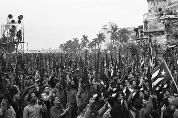 #CubaViveEnSuHistoria este cielo y esta tierra la defenderemos al precio que sea necesario, fieles al legado del Comandante en Jefe Fidel Castro y el General de Ejército Raúl Castro, somos la generación de la #UnidadYContinuidad en #Cuba 🇨🇺 junto a @DiazCanelB y el @PartidoPCC
