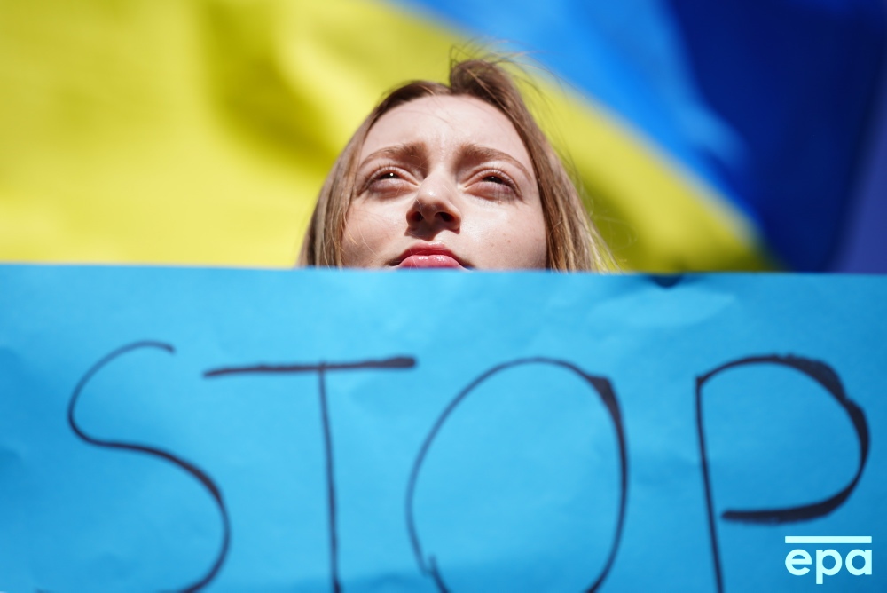 EPA_Images's tweet photo. Participants of an 'Alternative Easter March' demonstrate in Berlin, Germany. This year's peace and Easter marches are taking place under the impression of the ongoing Russian military invasion of Ukraine. 📷 epa / @clemensbilan

#Berlin #EasterMarch #epaphotos #epaimages https://t.co/AUQS1TIgzW