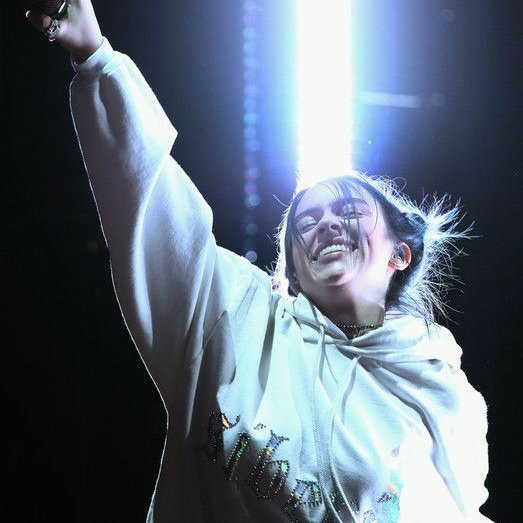 billieeilishdly's tweet photo. .@BillieEilish will be performing today at the #Coachella.

— She is the youngest artist in HISTORY to headline the festival and only 5th woman to do so. https://t.co/stnSfhdaDG