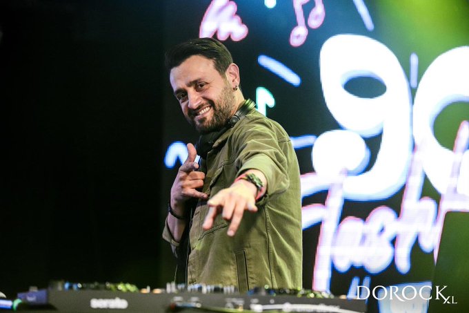 View image on Twitter