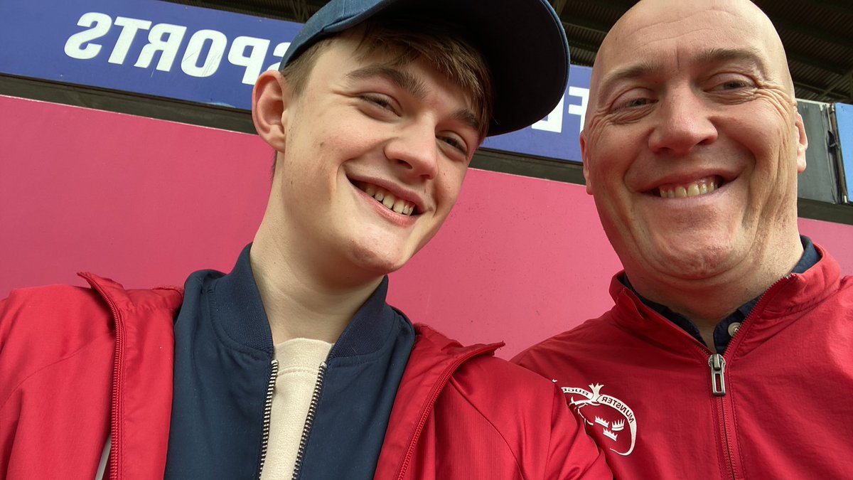 Paulied52's tweet photo. #MUNvEXE #ThomondParkSelfie https://t.co/FOMms6GVoN