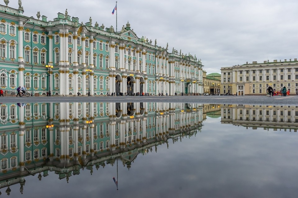 Зимний дворец барокко. Эрмитаж nft. Музей в петербурге эрмитаж. Выставка nft в эрмитаже. Эрмитаж выставка рафаэля санти.