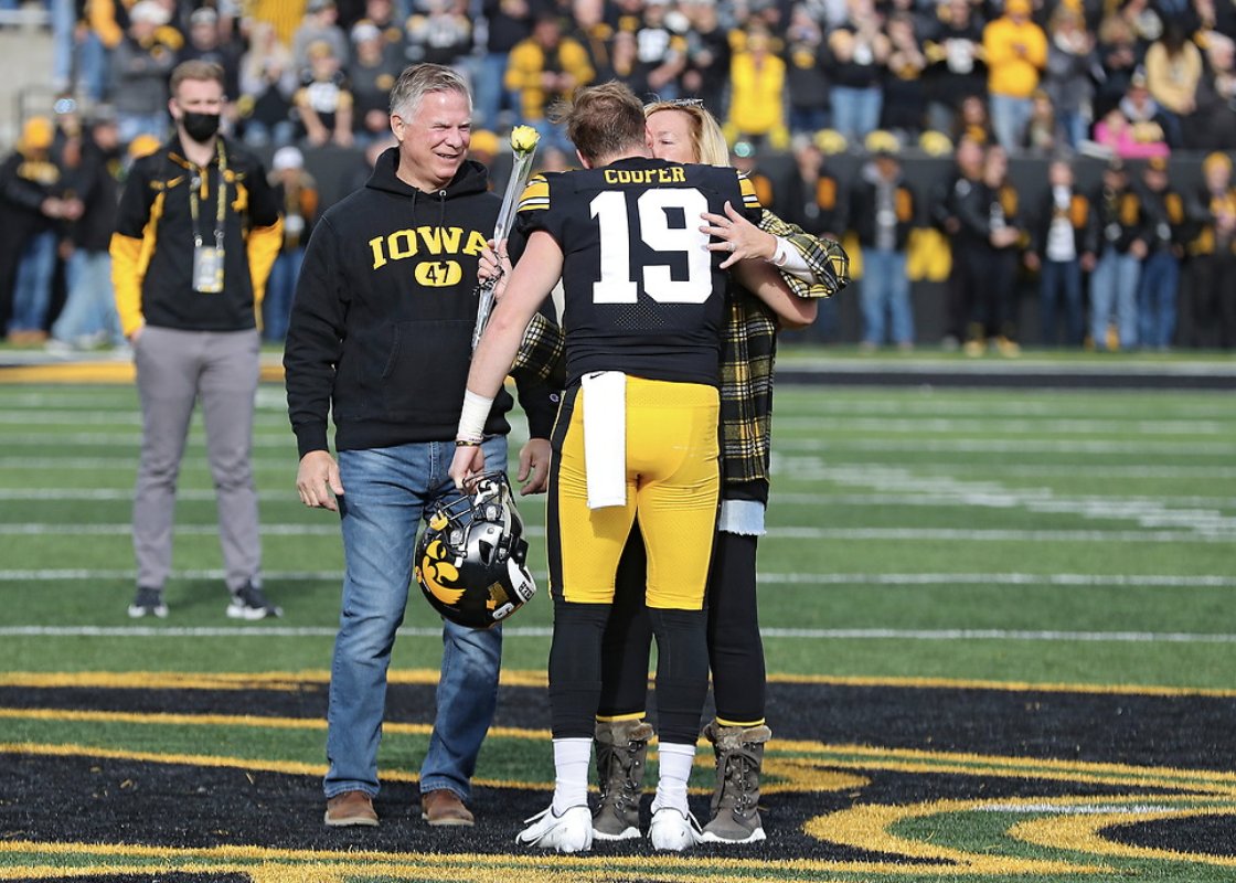LegacyHawks's tweet photo. HBD to former WR/PR Max Cooper (@max_cooper5) | We hope you have a great weekend, and Go Hawks! | #LegacyHawk https://t.co/sOe8F1d2ZT