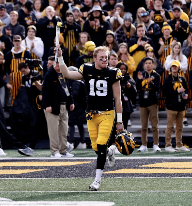 LegacyHawks's tweet photo. HBD to former WR/PR Max Cooper (@max_cooper5) | We hope you have a great weekend, and Go Hawks! | #LegacyHawk https://t.co/sOe8F1d2ZT