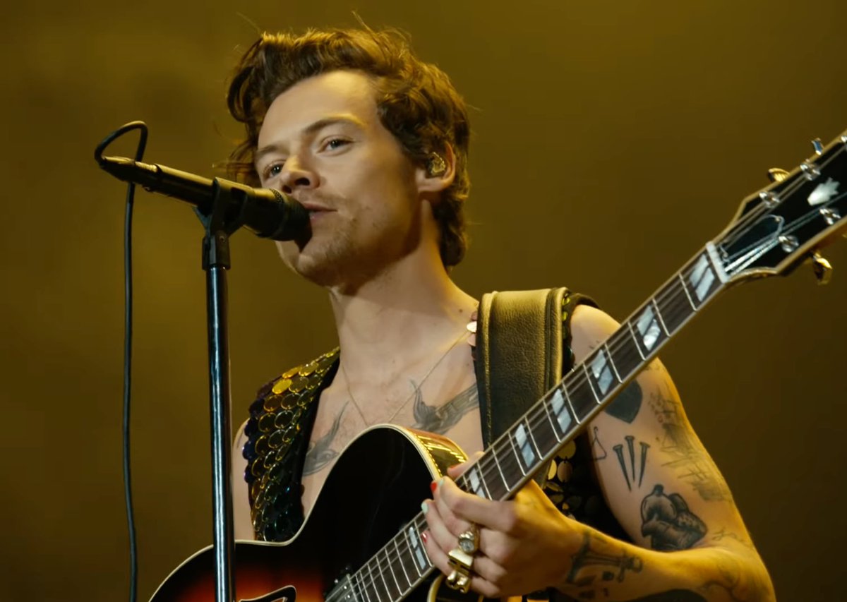 hstylespics's tweet image. 2010                           2022