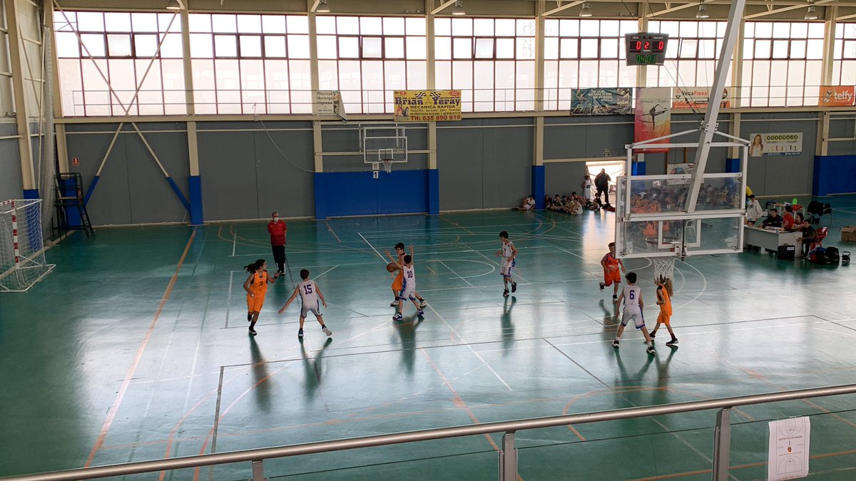 nacholegaz's tweet photo. Es admirable la capacidad de un ayuntamiento pequeño como #Catral de organizar eventos deportivos que no sean de fútbol, y vergonzosa la poca capacidad de @ajuntamentelx de dar cabida a eventos que no sean fútbol. @AlcaldeDeElche https://t.co/x0ZPIMPLRf
