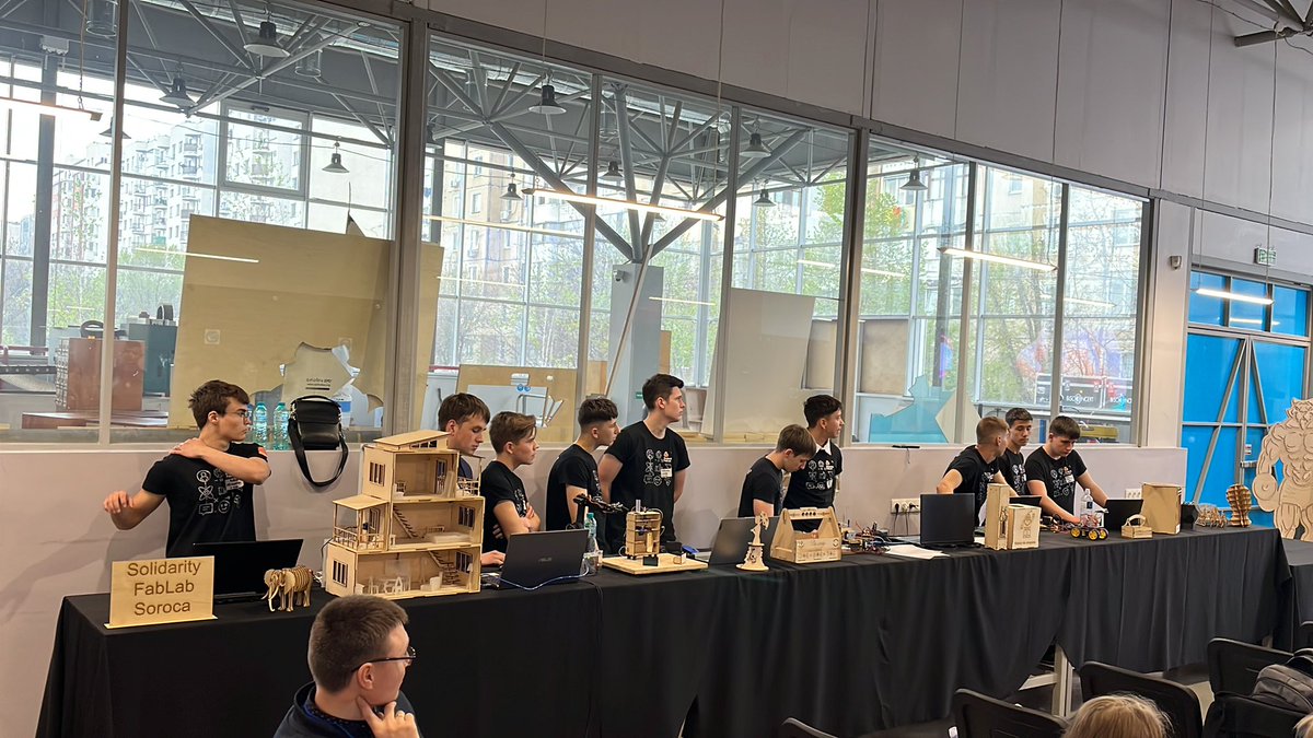 crmindrescu's tweet photo. Pitching is another ability we teach at #SolidarityFabLab in Moldova  

Mihaela from Singerei has big competition for her team's connected house. She does her best to "sell" her idea and take the award 

#Engage2025
#DigitalManufacturing https://t.co/UZ7I11kpfr