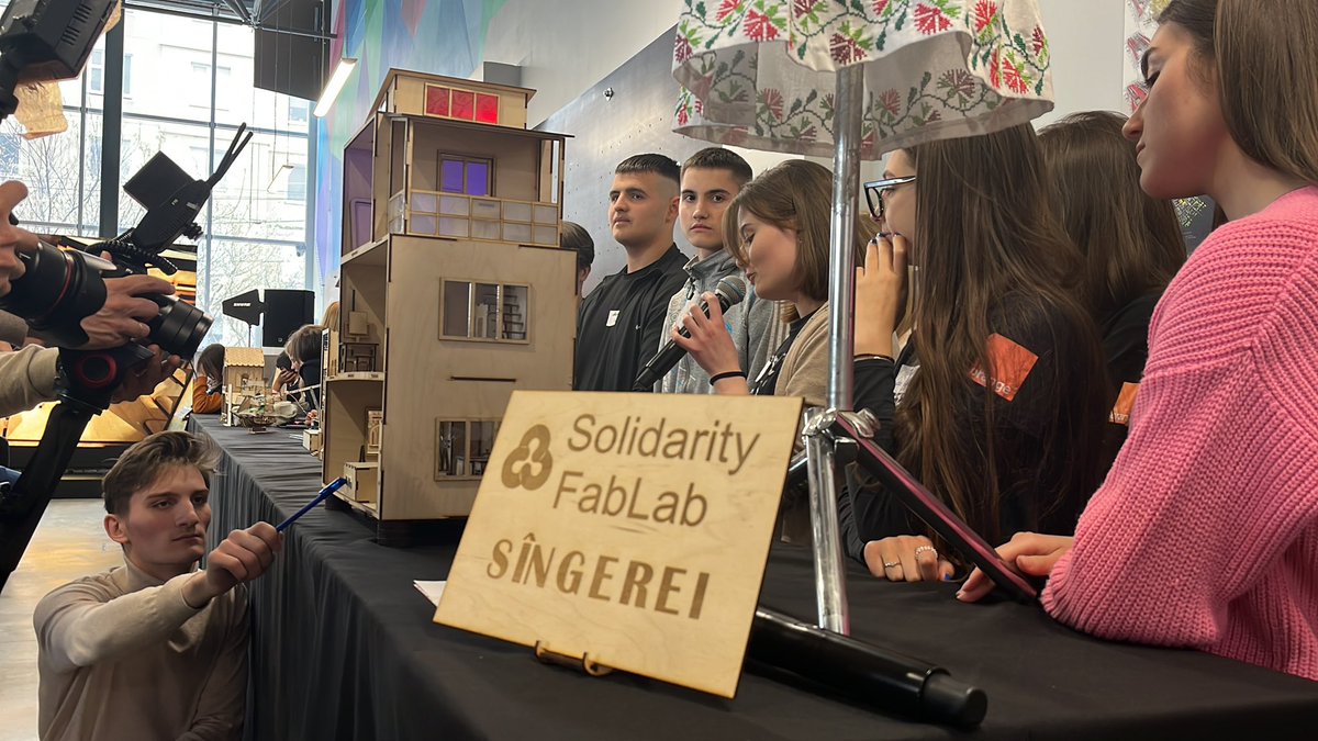 crmindrescu's tweet photo. Pitching is another ability we teach at #SolidarityFabLab in Moldova  

Mihaela from Singerei has big competition for her team's connected house. She does her best to "sell" her idea and take the award 

#Engage2025
#DigitalManufacturing https://t.co/UZ7I11kpfr