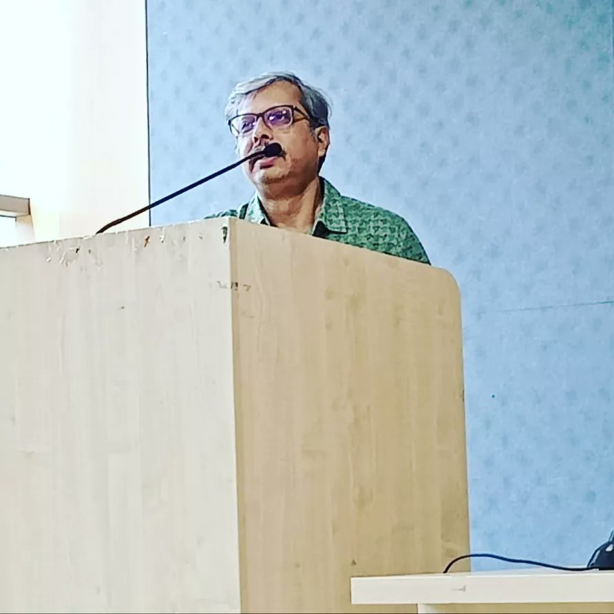 SfiDelhi's tweet photo. SFI Delhi State School Session 1

Professor Satyaki Roy Spoke On "Capitalism: Past &amp; Present"

#SFI #Delhi https://t.co/NiTcyWfceL