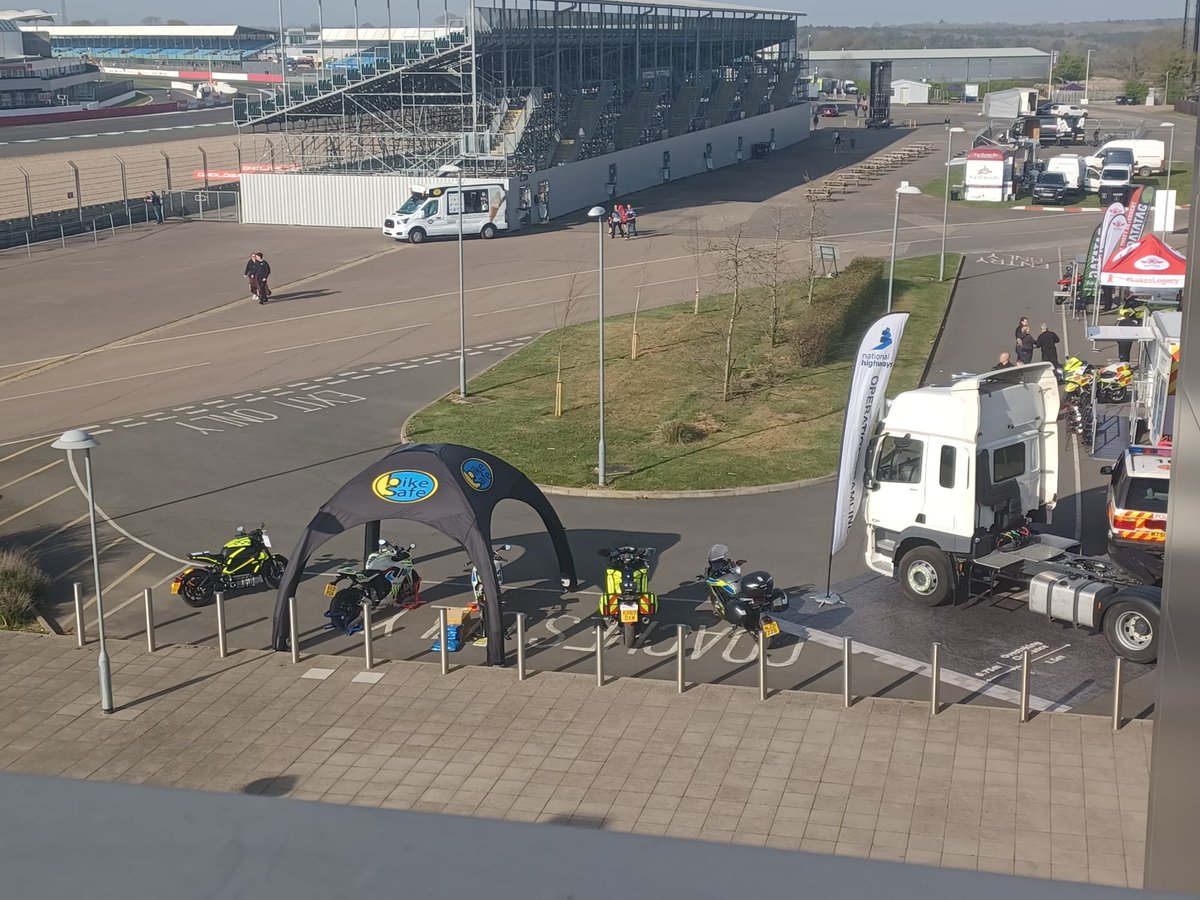 LincsPoliceOps's tweet photo. Lincs police roads policing unit at Bennetts British Superbike Championship, Silverstone in partnership with highways England #lincsrpu #optramline #bikesafetyweek #highwaysengland https://t.co/zxrk1WuR1f