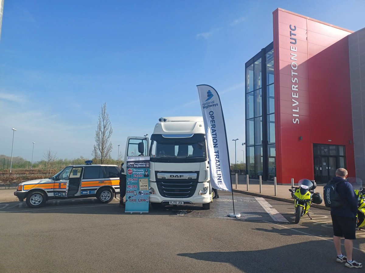 LincsPoliceOps's tweet photo. Lincs police roads policing unit at Bennetts British Superbike Championship, Silverstone in partnership with highways England #lincsrpu #optramline #bikesafetyweek #highwaysengland https://t.co/zxrk1WuR1f