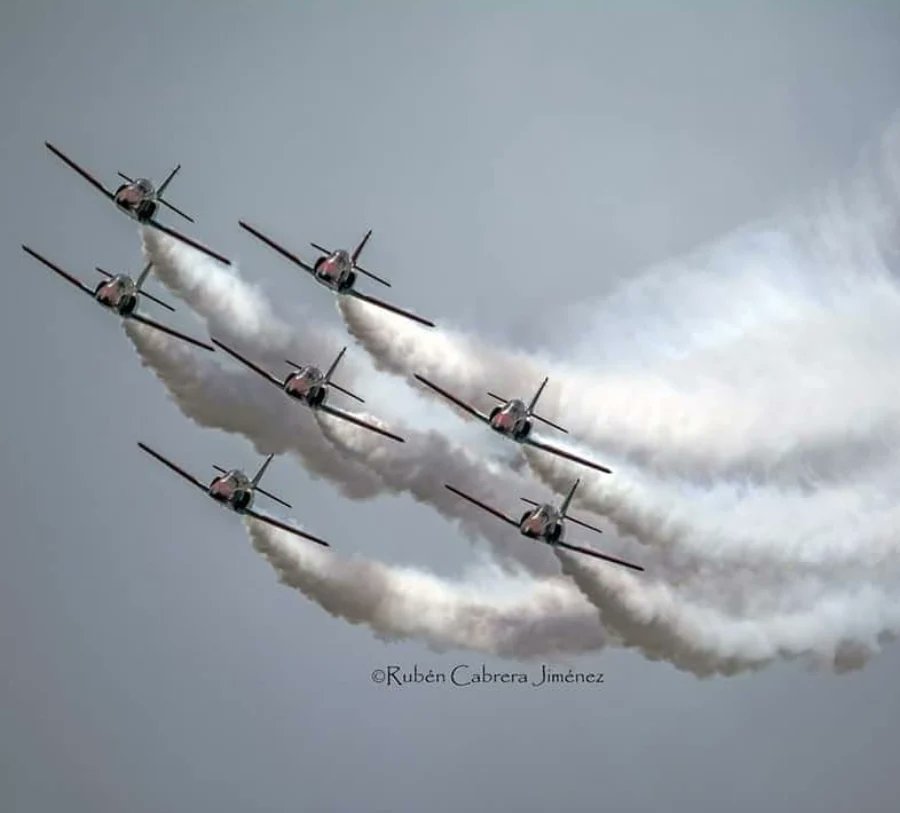 FOTOgrAAMA's tweet photo. #BuenosDias Feliz Semana Santa #sabadosanto despegamos con foto cortesía de Rubén Cabrera @sito061 @patrullaguila en accion
#patrullaguila
#SanJaviier
#academiageneraldelaire
#aviationgeeks #C101 #Aviojet #culopollo #ejercitoaire #patrullaacrobatica #aviationpicture #aviationpic https://t.co/Zl59unTbTb