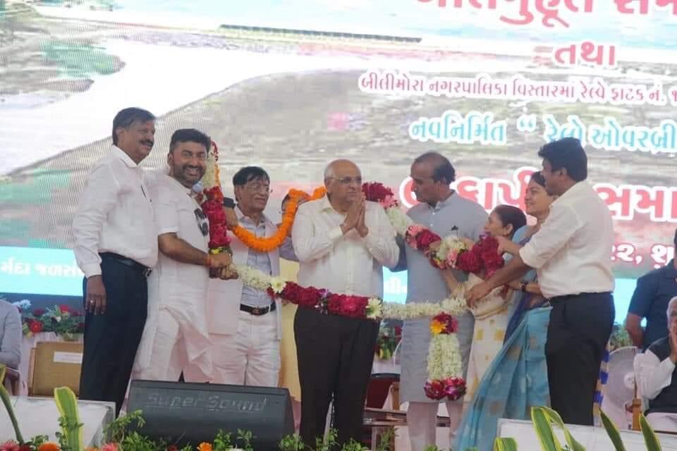 VIJAY_BILIMORA's tweet photo. બીલીમોરાના લોકો જેની વર્ષોથી આતુરતા પૂર્વક રાહ જોઈ રહ્યા હતા એ ગણદેવી ખાતે 'વાઘરેચ ટાઇડલ રેગ્યુલેટર' યોજનાનો શિલાન્યાસ તથા બીલીમોરા ખાતે નવનિર્મિત રેલવે ઓવરબ્રિજનો લોકાર્પણ સમારોહ.@CRPaatil @narendramodi @NareshPatelBJP @Bhupendrapbjp @piyushdesaibjp @KanuDesai180 @jitubhaiMLA https://t.co/mX9dbWRTXJ