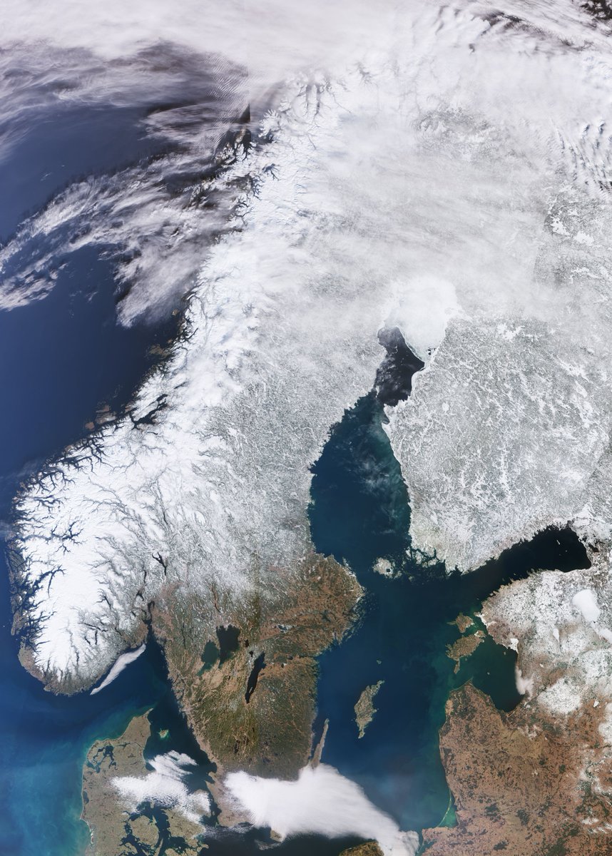 esa's tweet photo. 📷 This impressive @CopernicusEU #Sentinel3 image shows an almost cloud-free Scandinavian Peninsula on 20 March 2022. Zoom in at link to see at full resolution 👉 https://t.co/GYDZ84YKkF https://t.co/jTuFTuDmhw