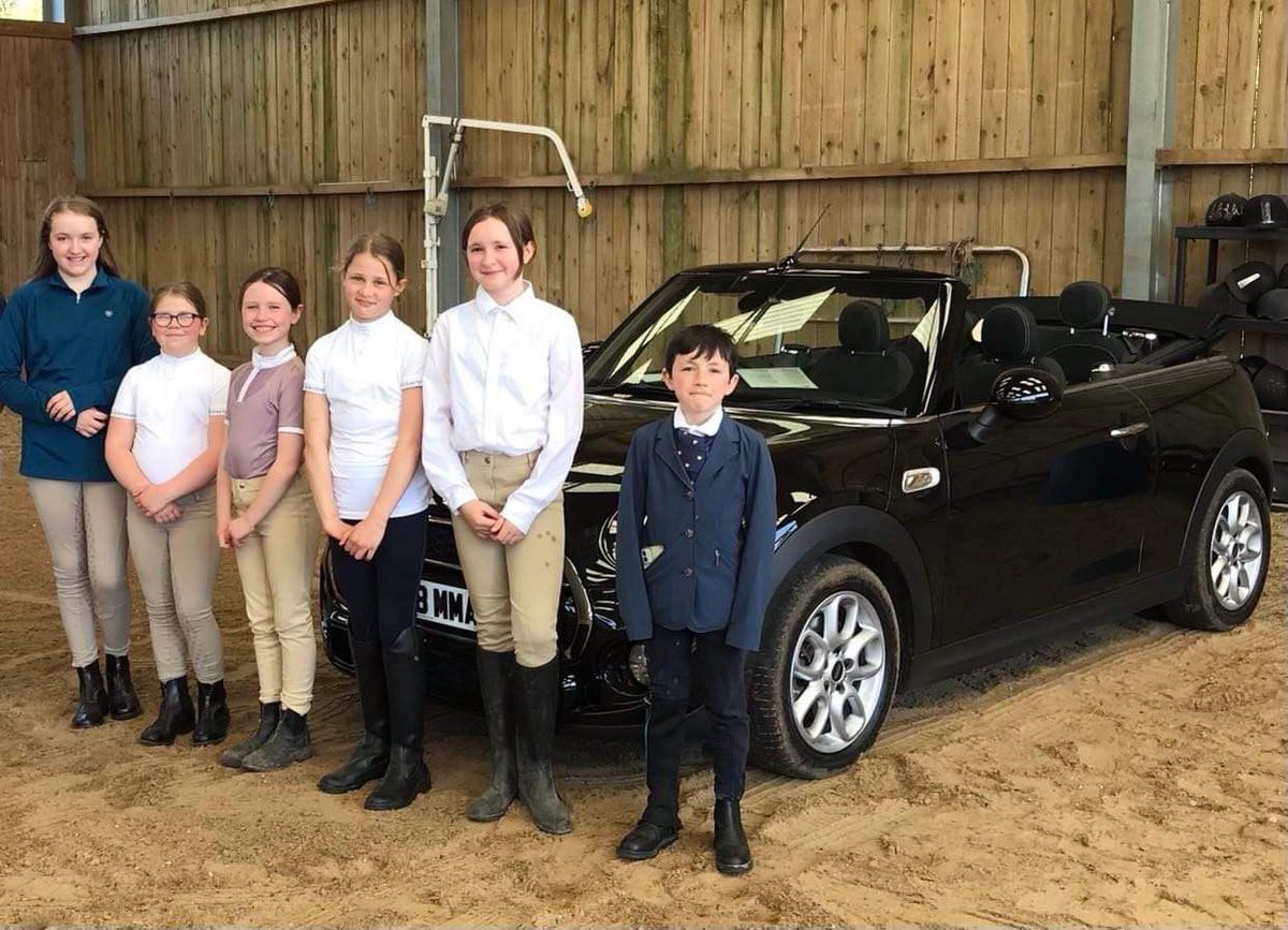 AVCP_Stables's tweet photo. Got to flex after dressage obviously    

#dressage #horse #horses #horseriding #riding #avcp #alkham @alkhamvalley https://t.co/kXxwVQy472