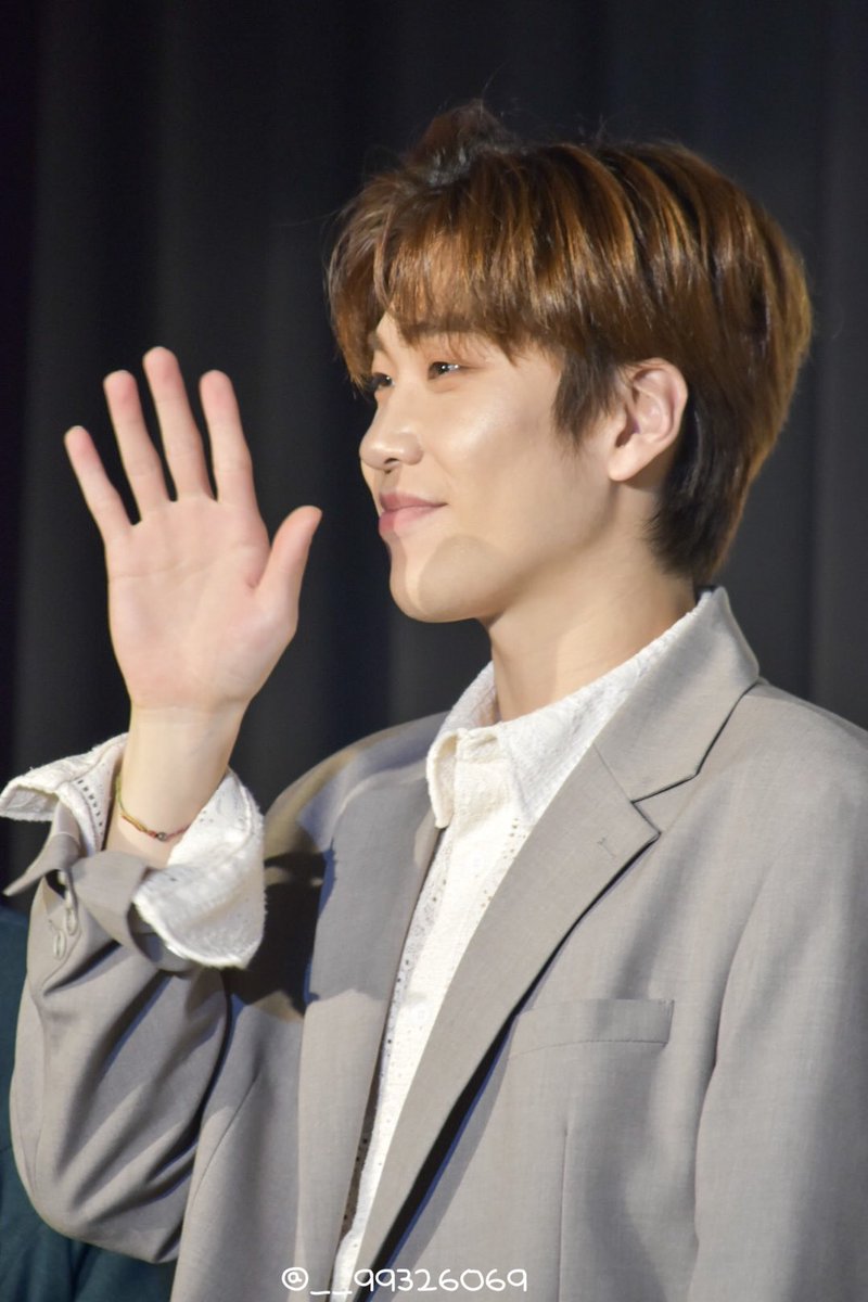 __99326069's tweet photo. 20220410 PREMIUM LIVE in TOKYO💕
#BF #보이프렌드 #boyfriend #현성 #hyunseong https://t.co/FJgWkd5Jsq
