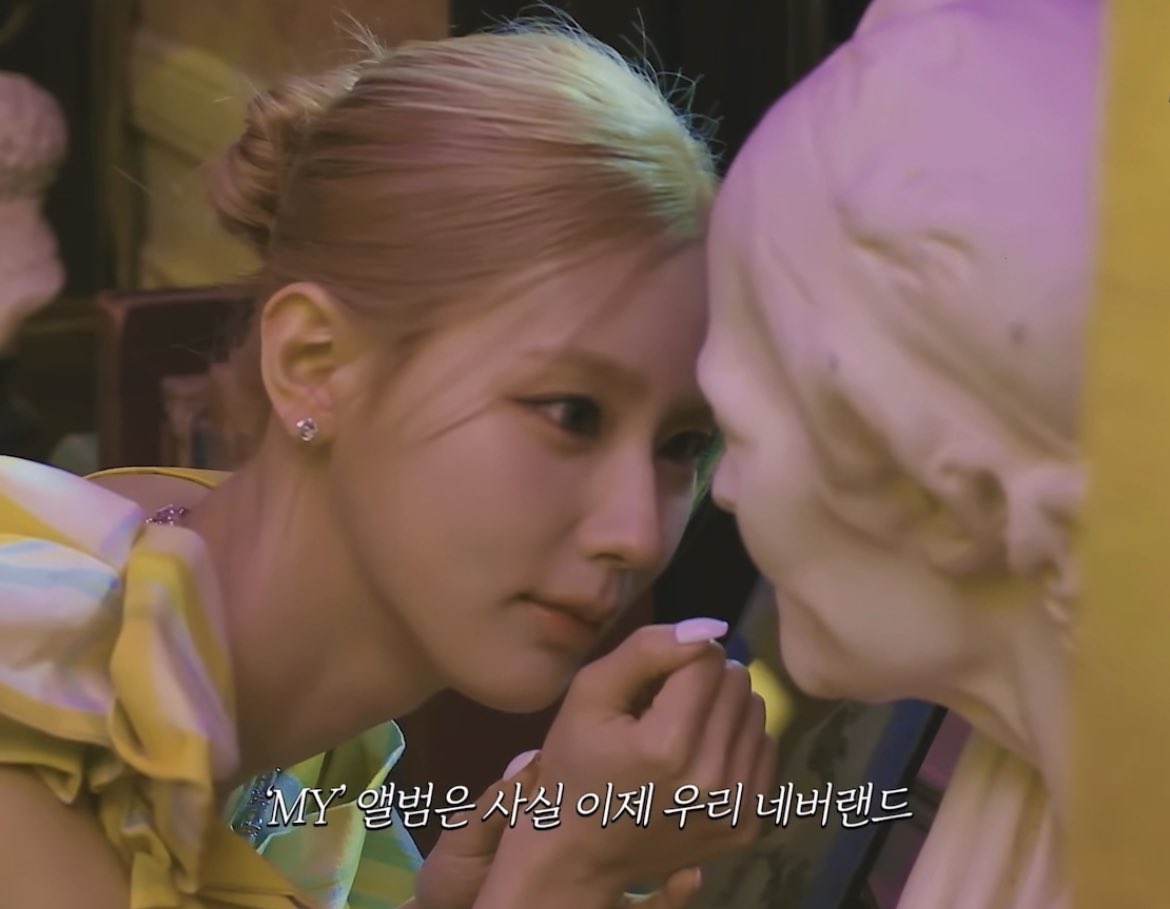 Chogyenoodles's tweet photo. 조각상보다 더 조각상 같다면 https://t.co/wEd64tyiBq