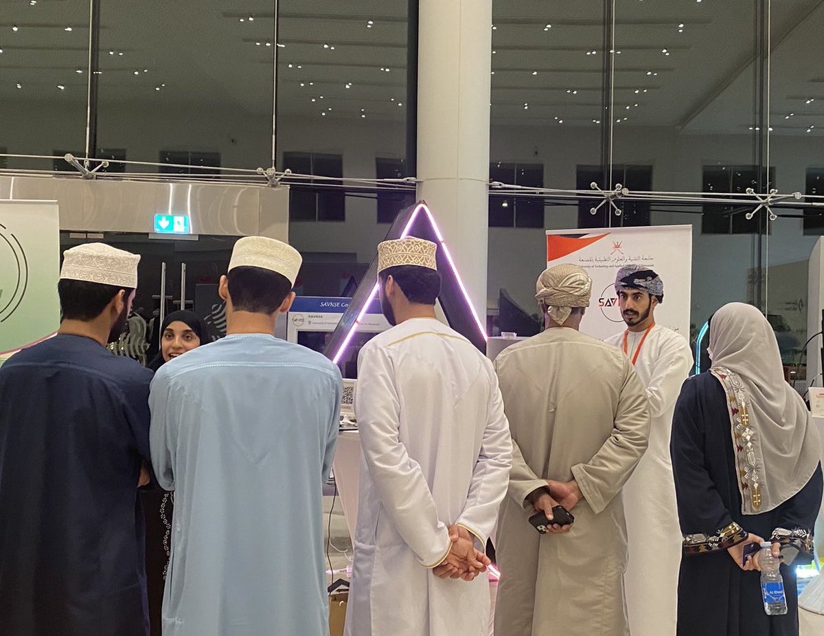 UTAS_AlMussanah's tweet photo. جانب من مشاركة شركة بُرة الطلابية @bu_rrah و شركة savnse  الطلابية @savnse 
في معرض الشركات الطلابية من #إنجاز_عمان @Injaz_Oman https://t.co/RBY5DpzCOo