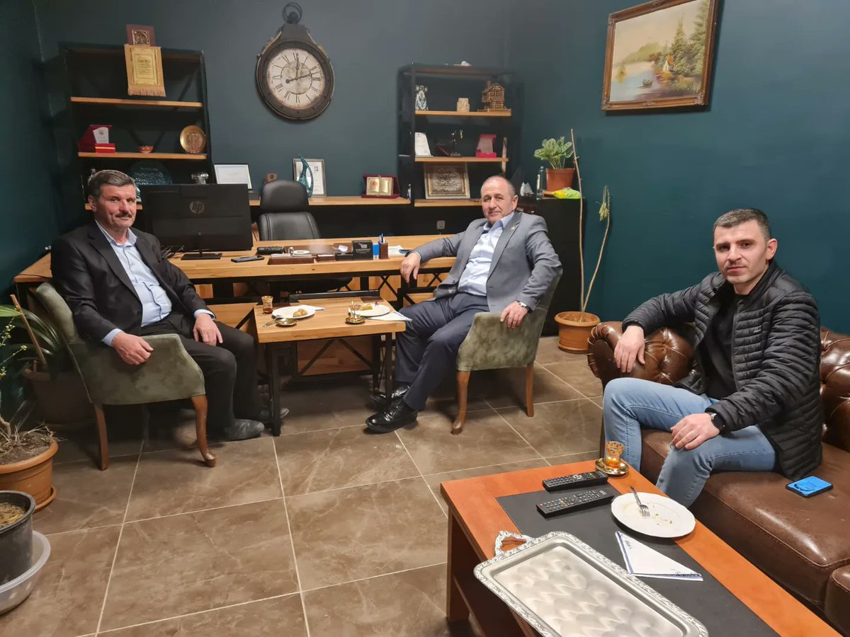 muratd37's tweet photo. Sıla-i rahimin ve dostça muhabbetlerin bol olduğu #Kastamonu gecesinde son duraklarımız #Azday ve #Pınarbaşı İlçelerimizdi. Misafirperverlikleri için çok teşekkür ediyorum. https://t.co/jXftLZWv60