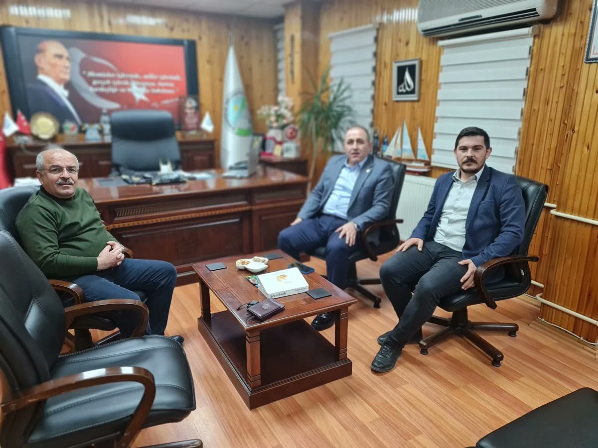 muratd37's tweet photo. Sıla-i rahimin ve dostça muhabbetlerin bol olduğu #Kastamonu gecesinde son duraklarımız #Azday ve #Pınarbaşı İlçelerimizdi. Misafirperverlikleri için çok teşekkür ediyorum. https://t.co/jXftLZWv60